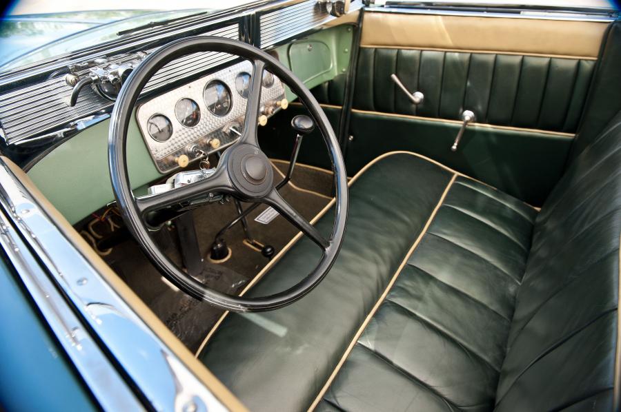 Интерьер Auburn 8-105 Salon Dual Ratio Convertible Sedan 1933 года  (фото 48 из 48)